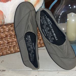 Tom’s Brand Army Green Slip Ons Like New Sz. 11